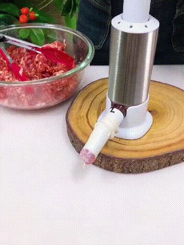 Maquina de fazer linguiça caseira. Modelo vertical. Faça sua linguiça ou salsicha na hora. Pratico. Sua cozinha agradece.